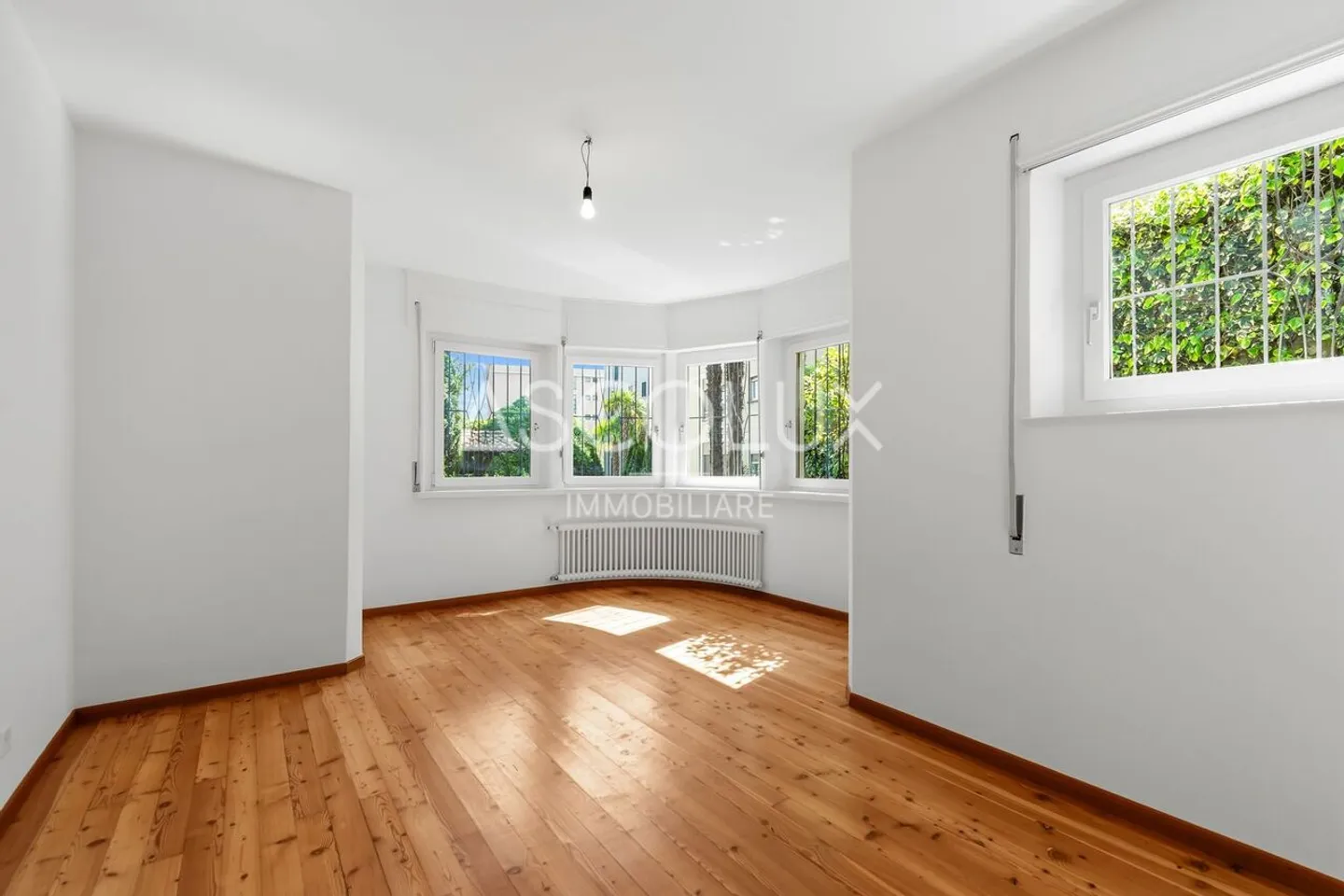 Independent villa with 6 rooms, garden and outdoor spaces - Photo 11 of 13