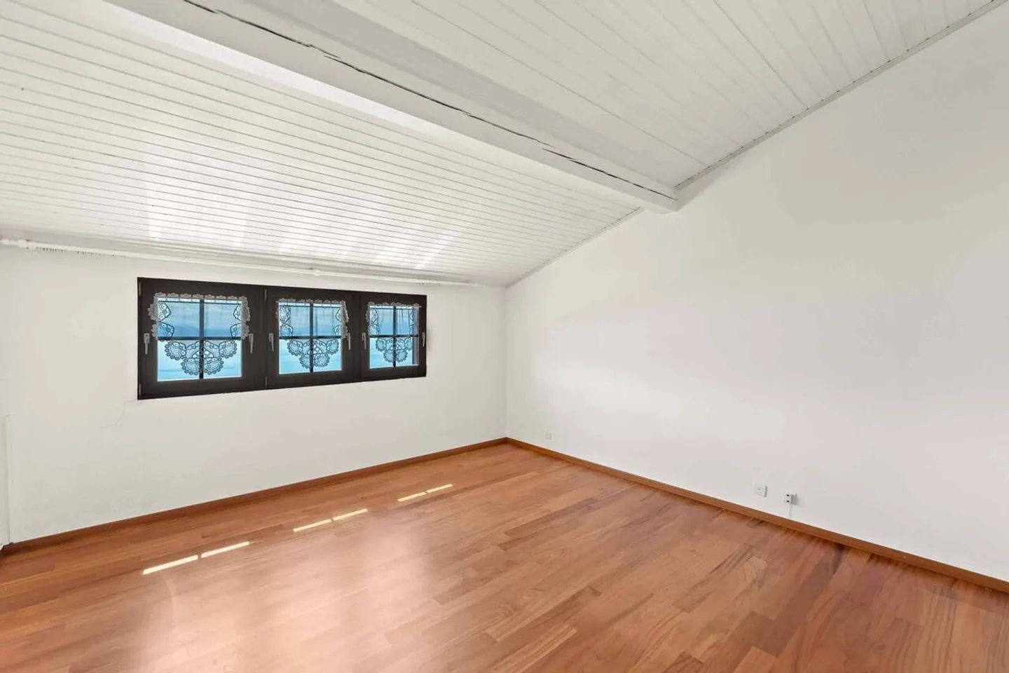 Elegante Villa mit Seeblick - Foto 9 von 13