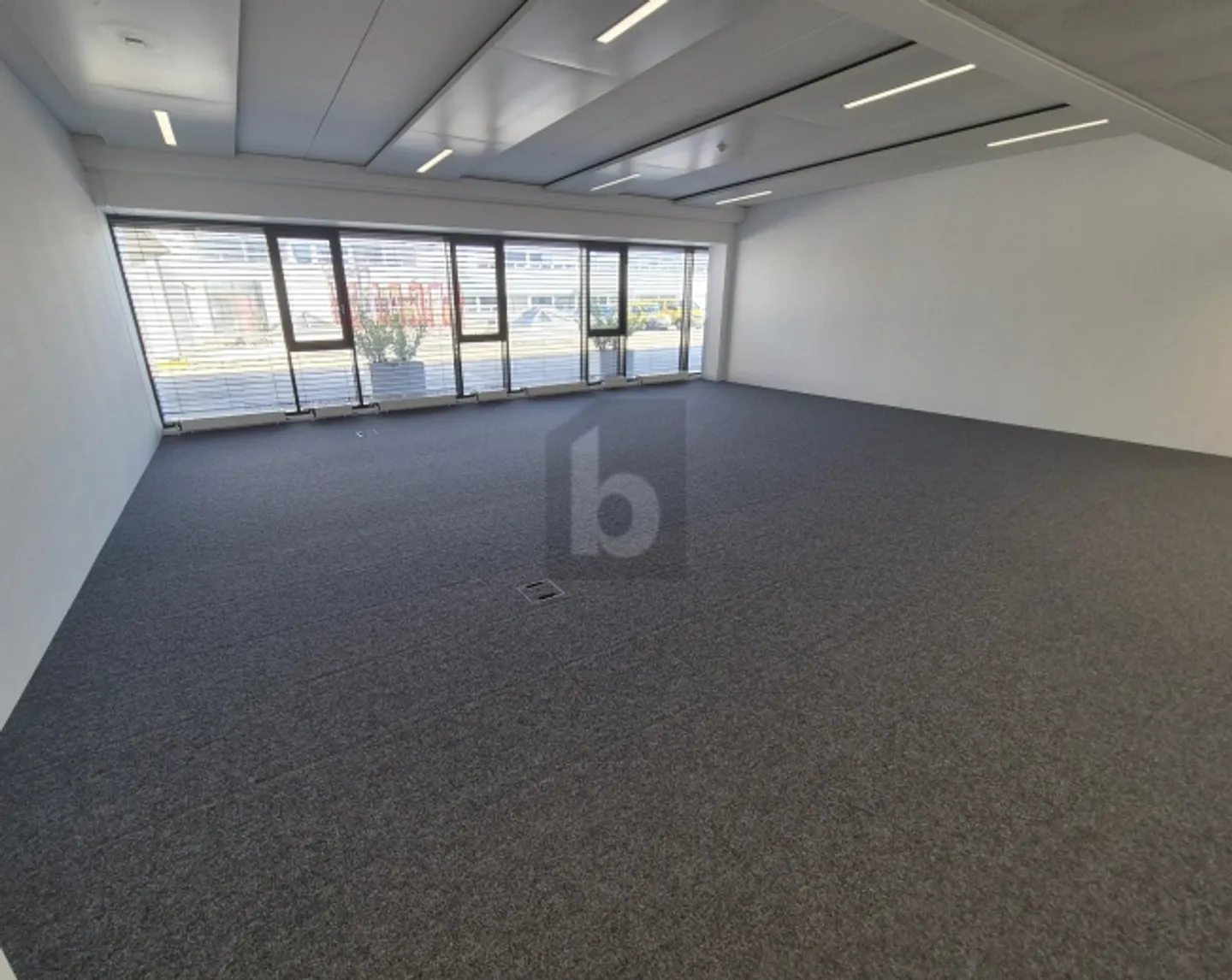 «HELLES UND ATTRAKTIVES BÜRO» - Foto 5 von 6