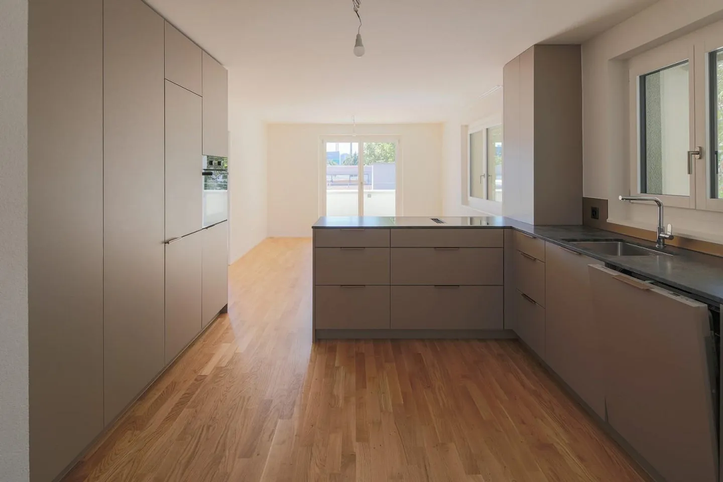 First occupancy of exclusive penthouse apartment with XXL terrace and view... - Photo 3 of 12