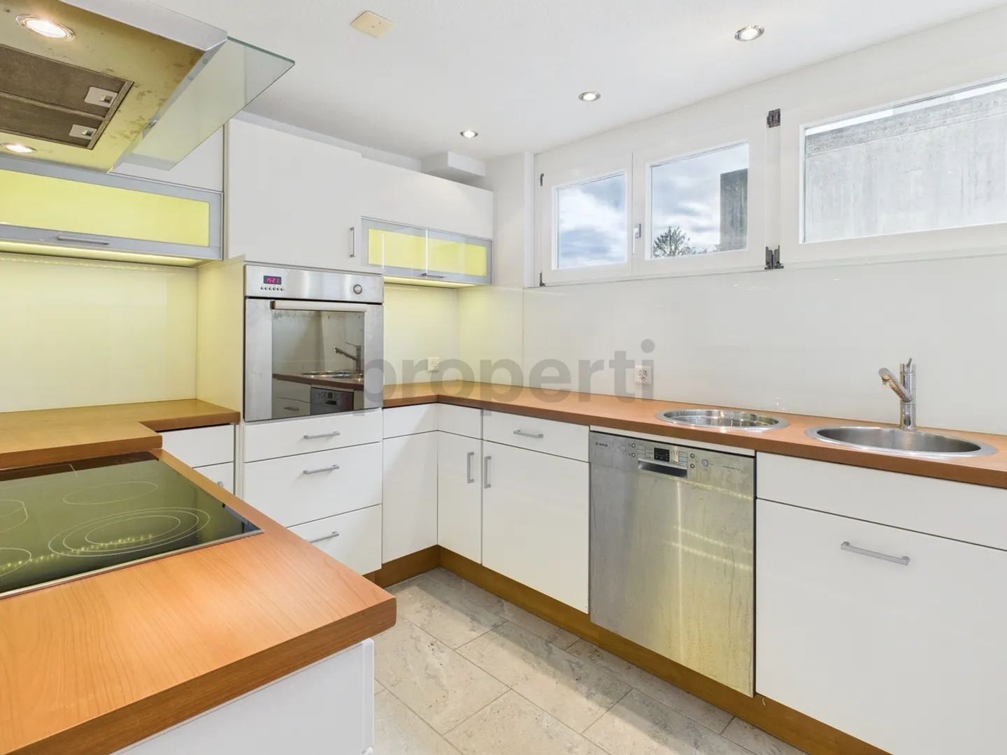 Terrace apartment in Lommiswil with 4.5 rooms and large terrace - Photo 2 of 12