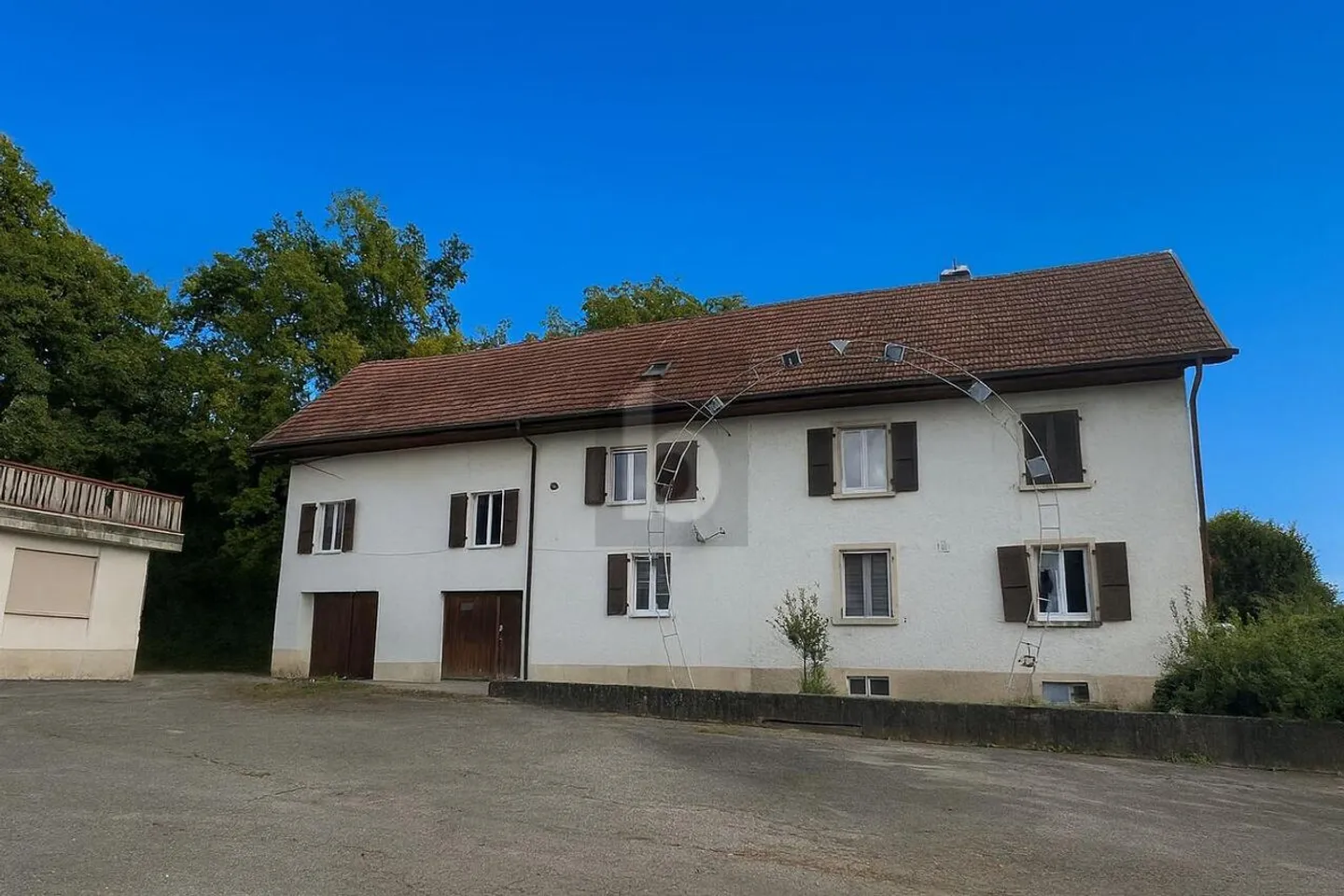 BUILDING WITH GENEROUS RETURNS - Photo 2 of 6