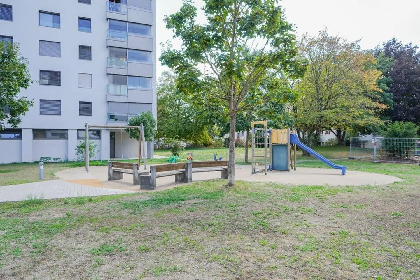 Vous cherchez un logement moderne dans un emplacement central ? - Photo 2 sur 12
