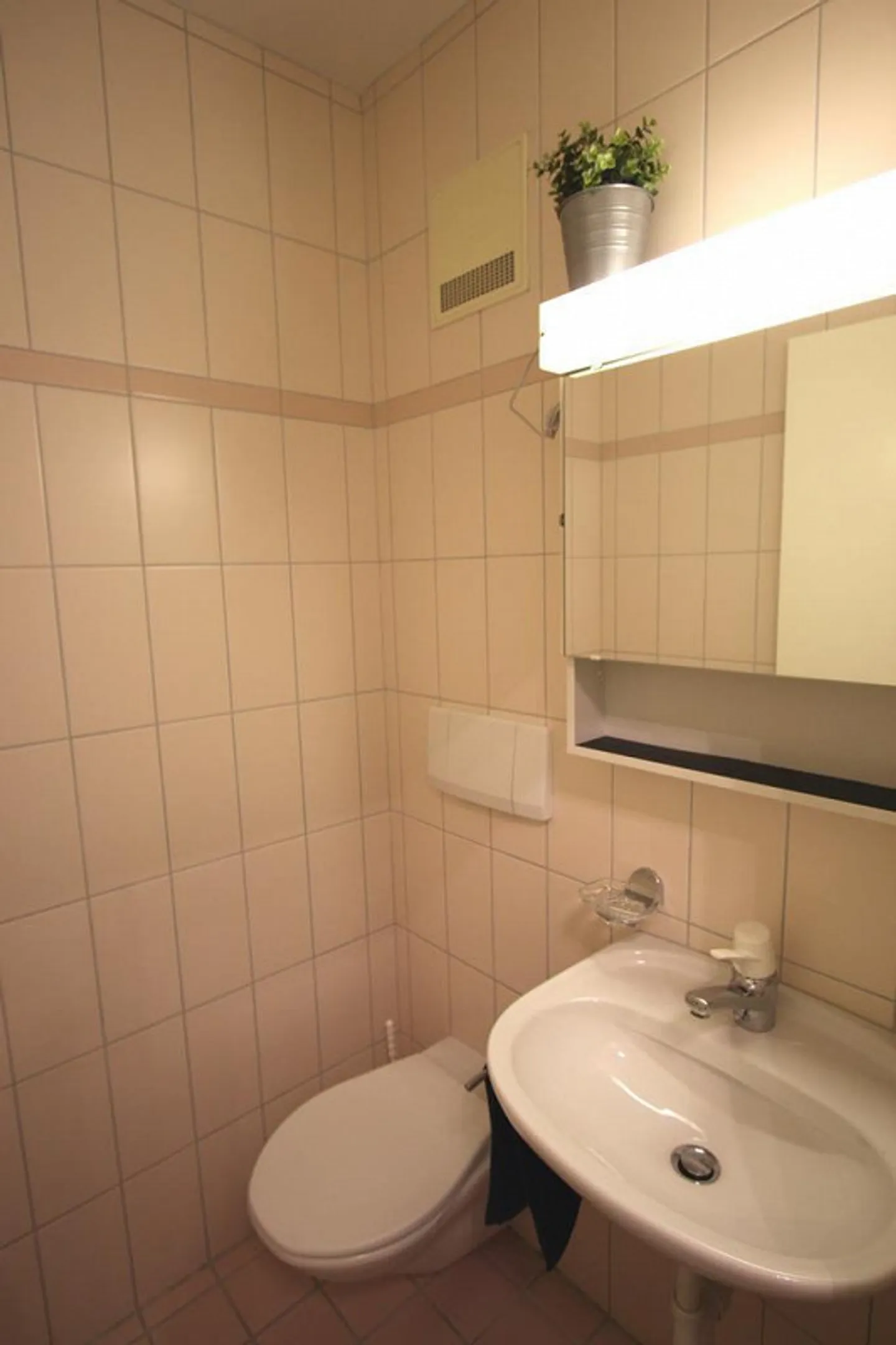 Zentrale 3-Zimmer Wohnung mit Balkon - Foto 3 von 4