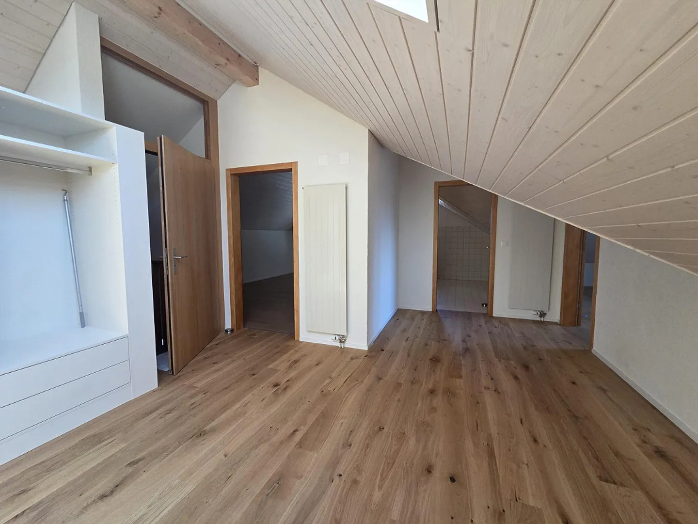 Prima occupazione: attico ristrutturato e spazioso con 3,5 locali - Foto 9 di 11