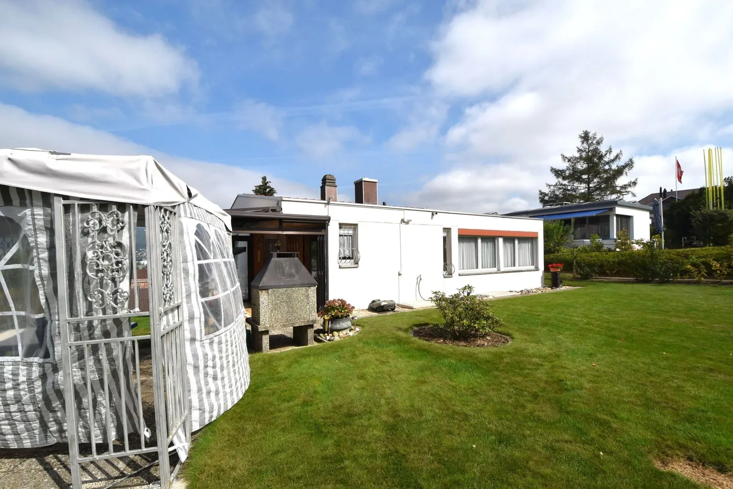 Maison individuelle de 6,5 pièces dans un très bel emplacement - Photo 2 sur 21