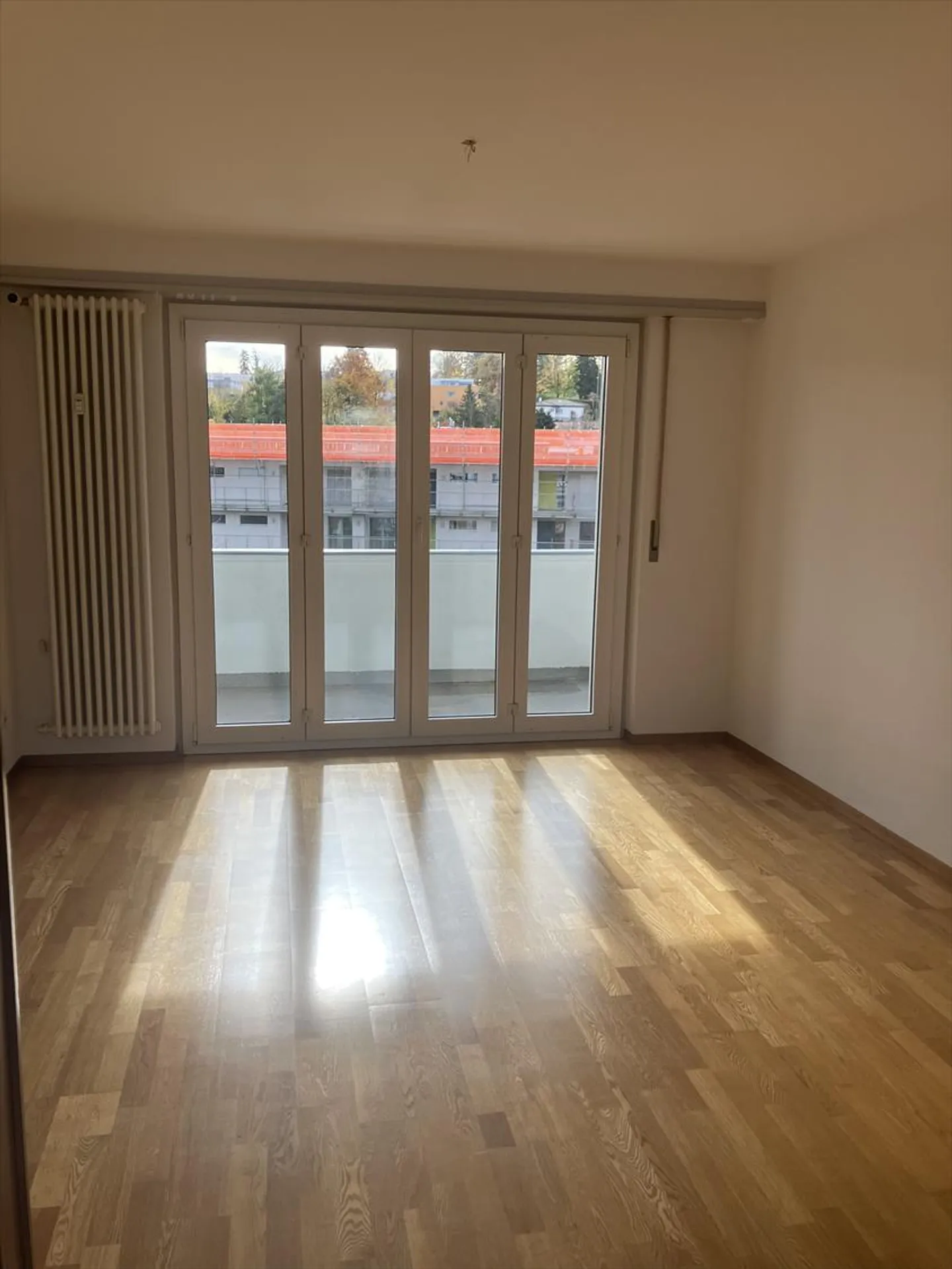 In affitto - Bellissimo appartamento di 4,5 stanze al 4° piano - Foto 2 di 8