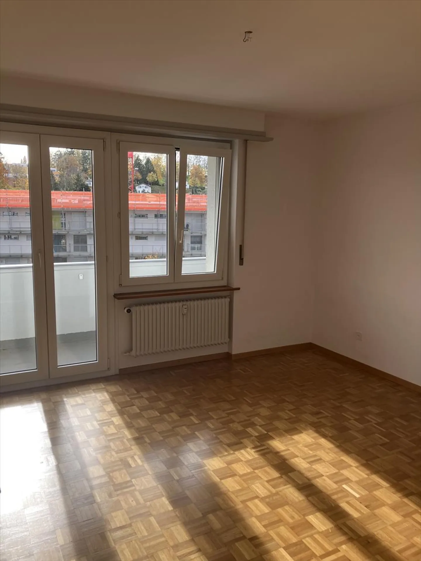 In affitto - Bellissimo appartamento di 4,5 stanze al 4° piano - Foto 3 di 8