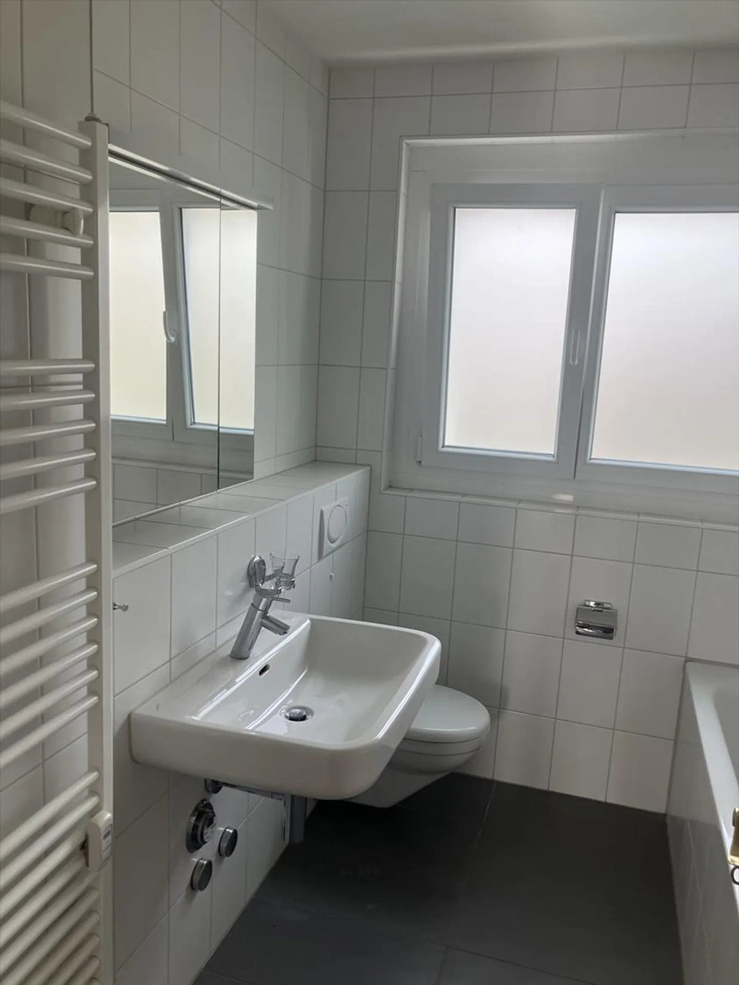 In affitto - Bellissimo appartamento di 4,5 stanze al 4° piano - Foto 7 di 8