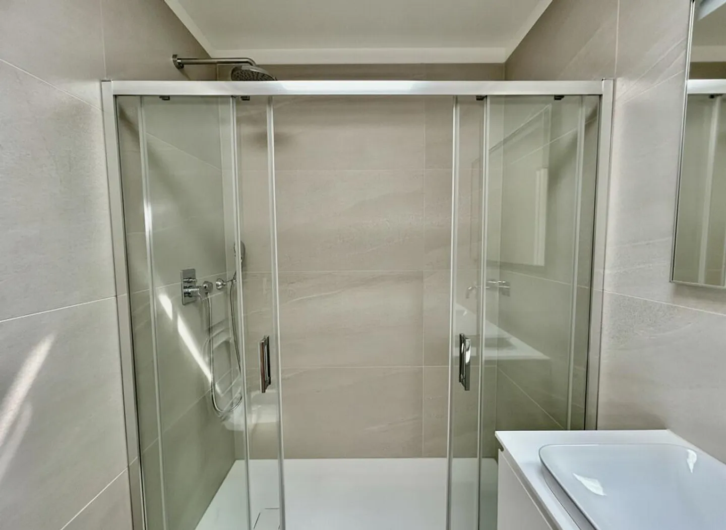 À LOUER CONFORTABLE ET MODERNE 1.5 PIÈCES À NOVAZZANO - Photo 9 sur 9
