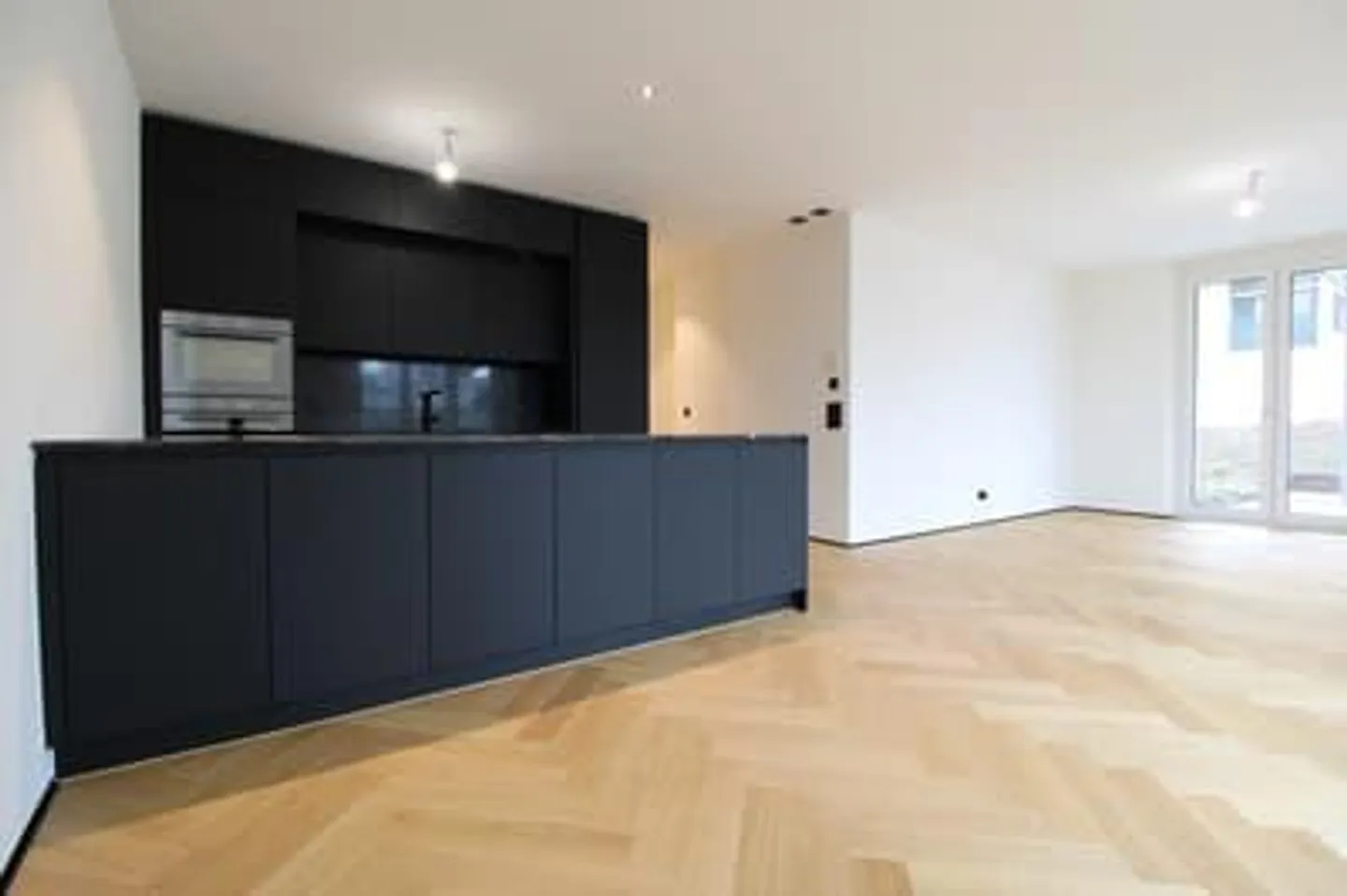 An apartment that not only convinces - but also excites - Photo 2 of 9