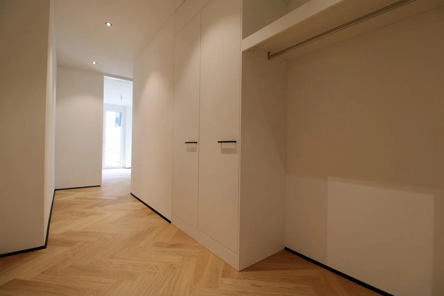 An apartment that not only convinces - but also excites - Photo 3 of 9
