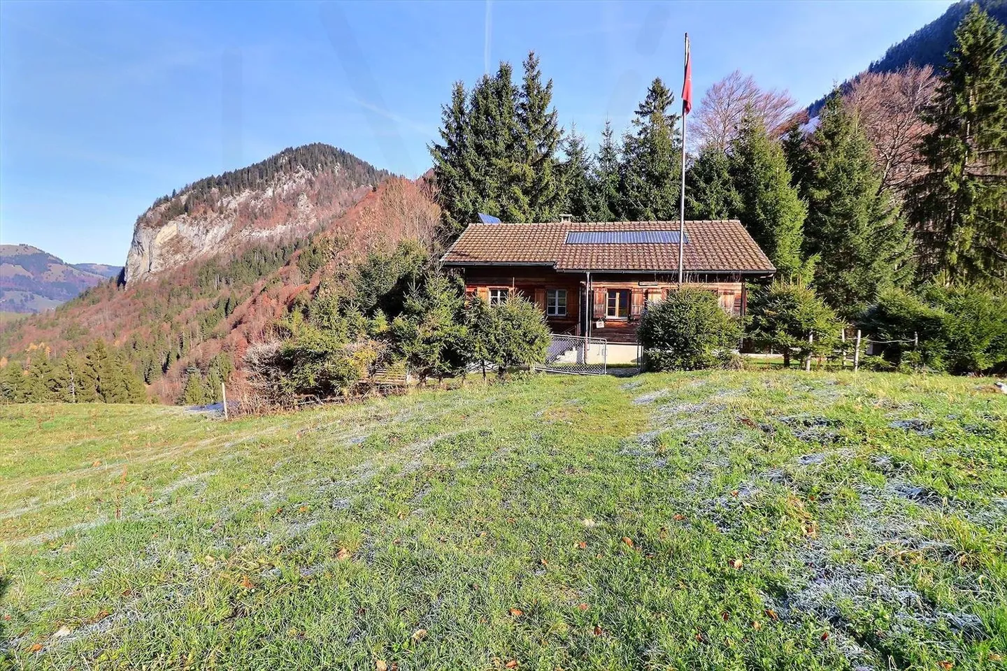 Un raro gioiello nel cuore delle montagne di Friburgo – bellissimo chalet nella valle di Motélon - Foto 1 di 13