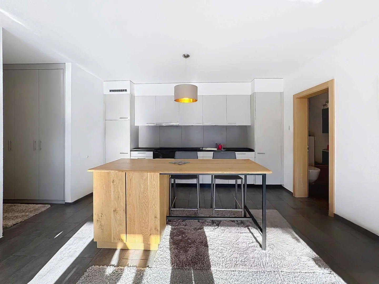 Elegant 2.5 Room Apartment - Photo 4 of 8