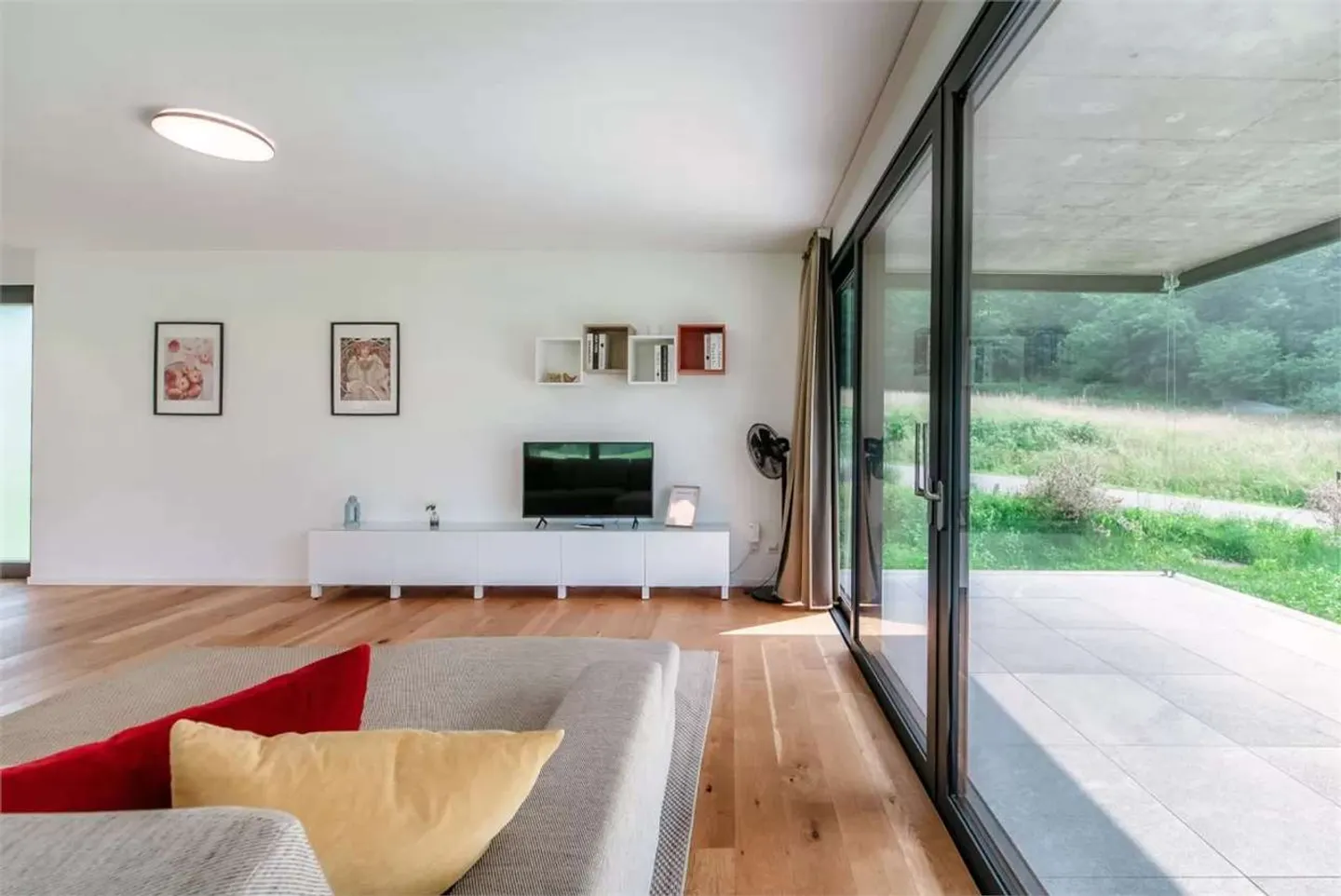 Spacious Apartment with Garden - Photo 12 of 16