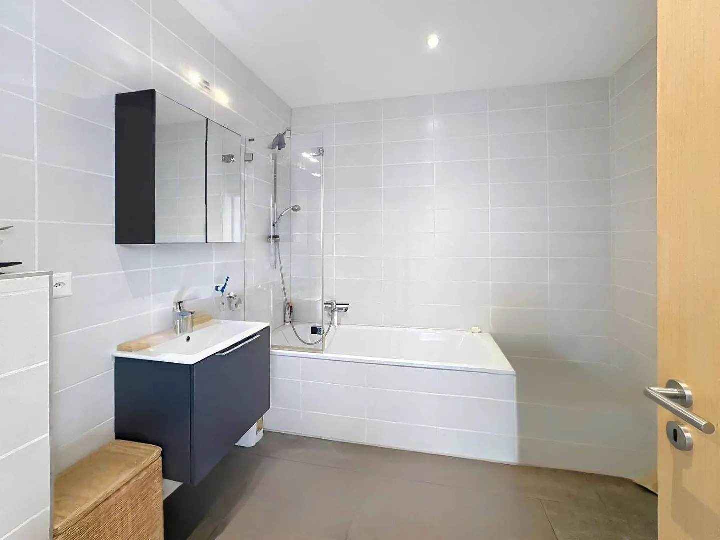 Elegant 2.5 Room Apartment - Photo 6 of 8