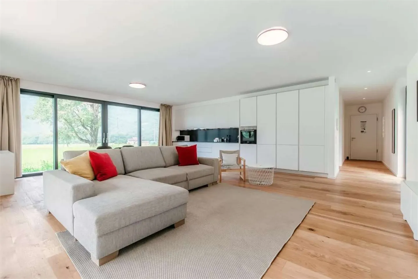 Spacious Apartment with Garden - Photo 15 of 16