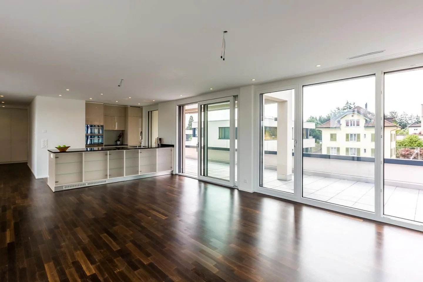 Appartement en Attique au Standard de Propriété - Photo 2 sur 12