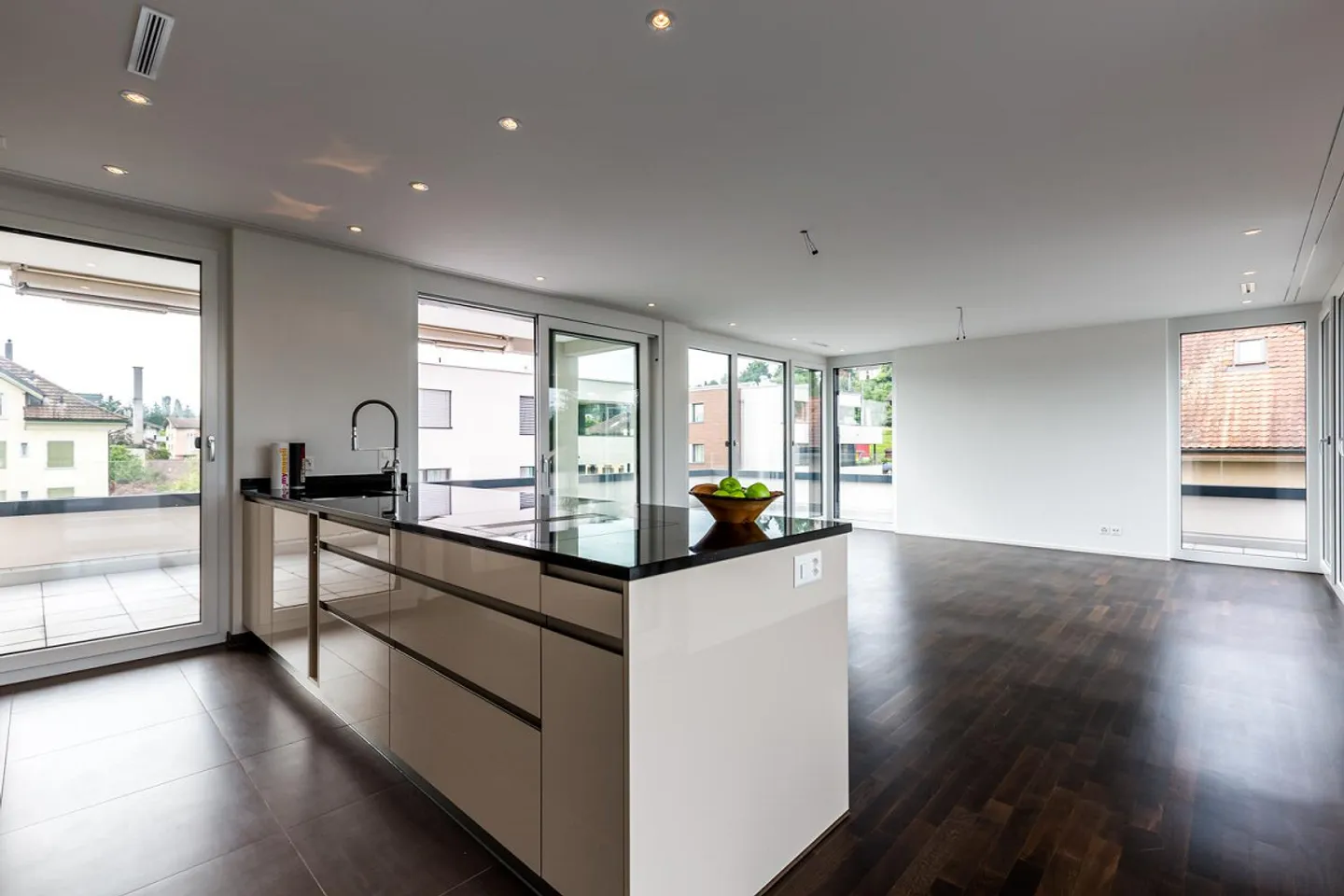 Appartement en Attique au Standard de Propriété - Photo 3 sur 12