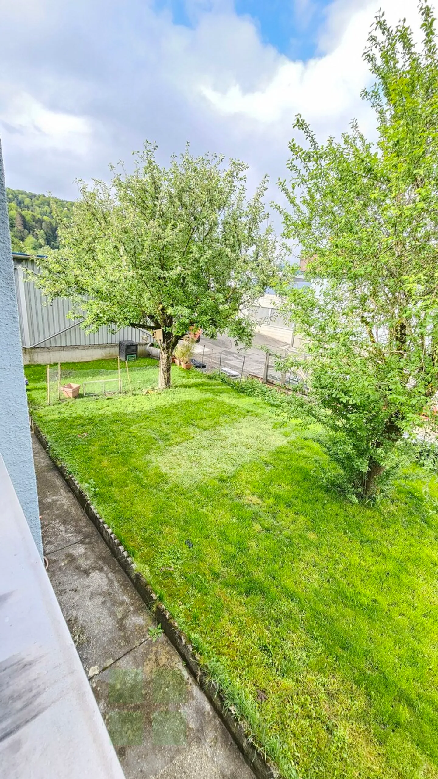 Large 2.5 room apartment with garage, private laundry room and garden! - Photo 11 of 12