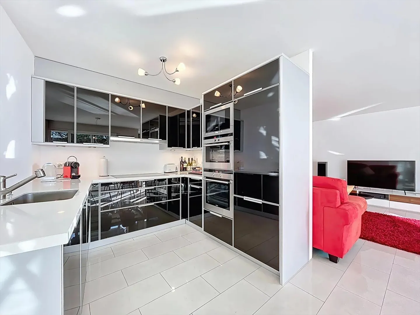 Spacious 4.5 rooms in a modern residence with balcony and terrace - Photo 4 of 11