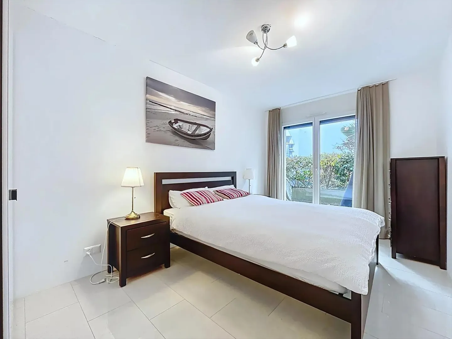 Spacious 4.5 rooms in a modern residence with balcony and terrace - Photo 8 of 11