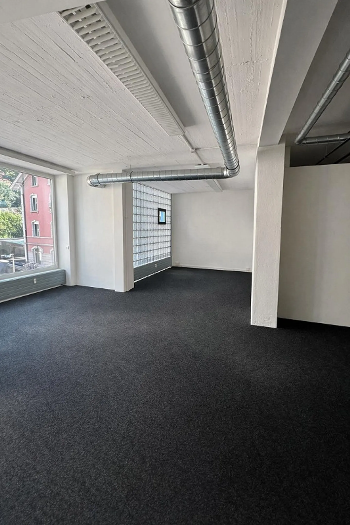 Bureau de 57m² - Photo 1 sur 6