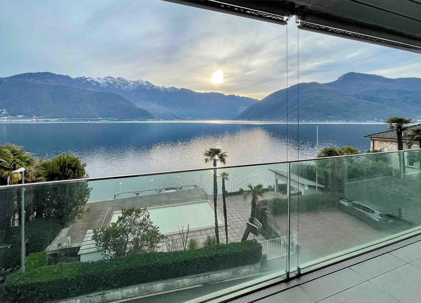 Attico esclusivo con vista lago e posto barca - Foto 5 di 14