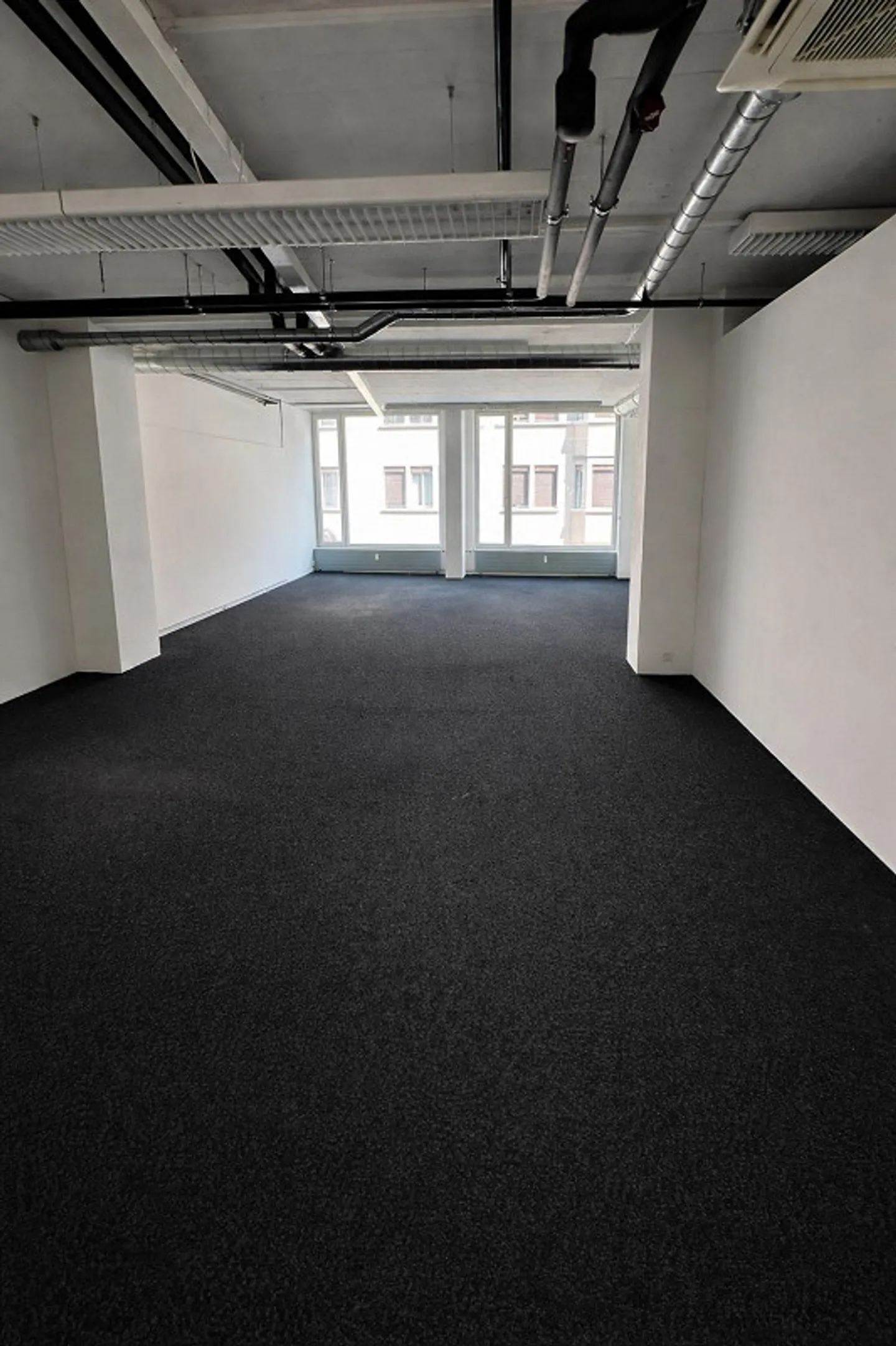 Bureau de 57m² - Photo 2 sur 6