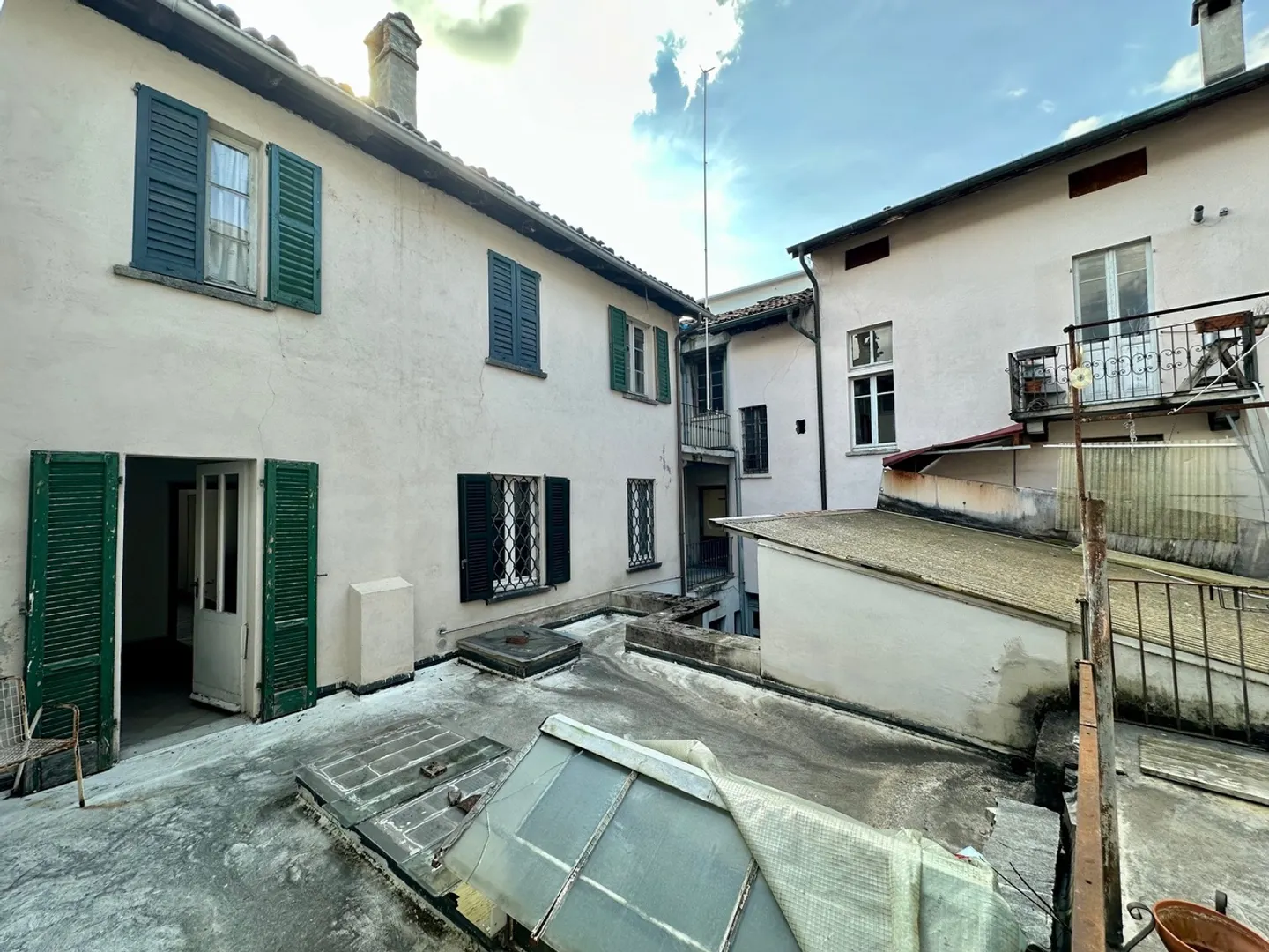 Gemischt genutztes Gebäude mit Innenhof - Foto 9 von 29