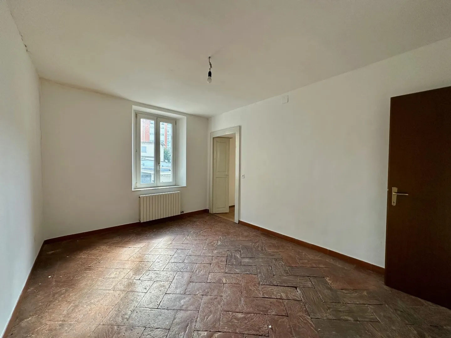 Gemischt genutztes Gebäude mit Innenhof - Foto 10 von 29