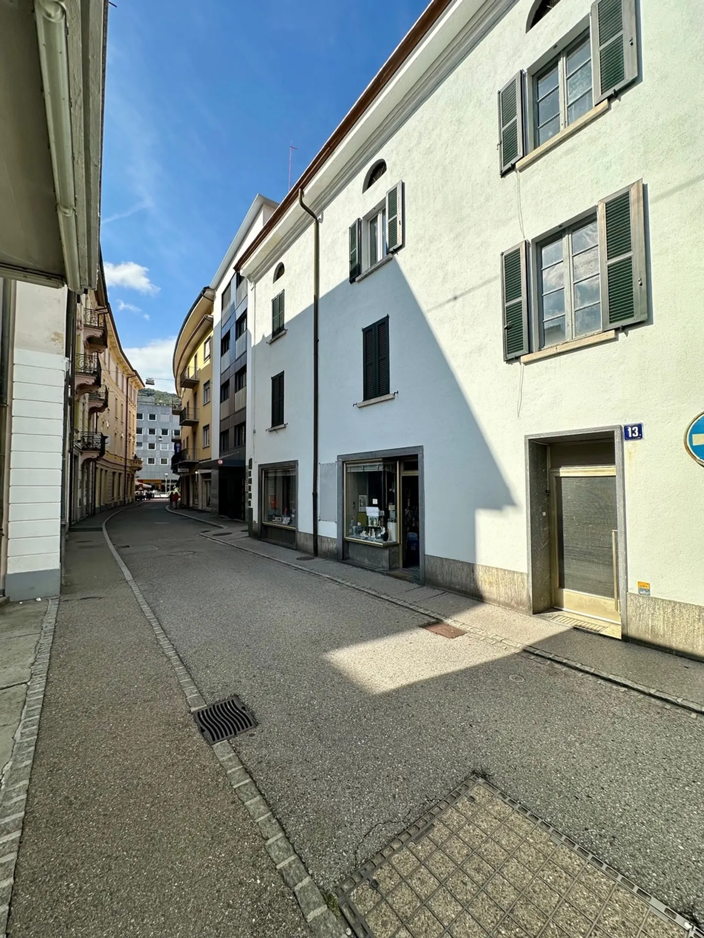 Gemischt genutztes Gebäude mit Innenhof - Foto 4 von 29