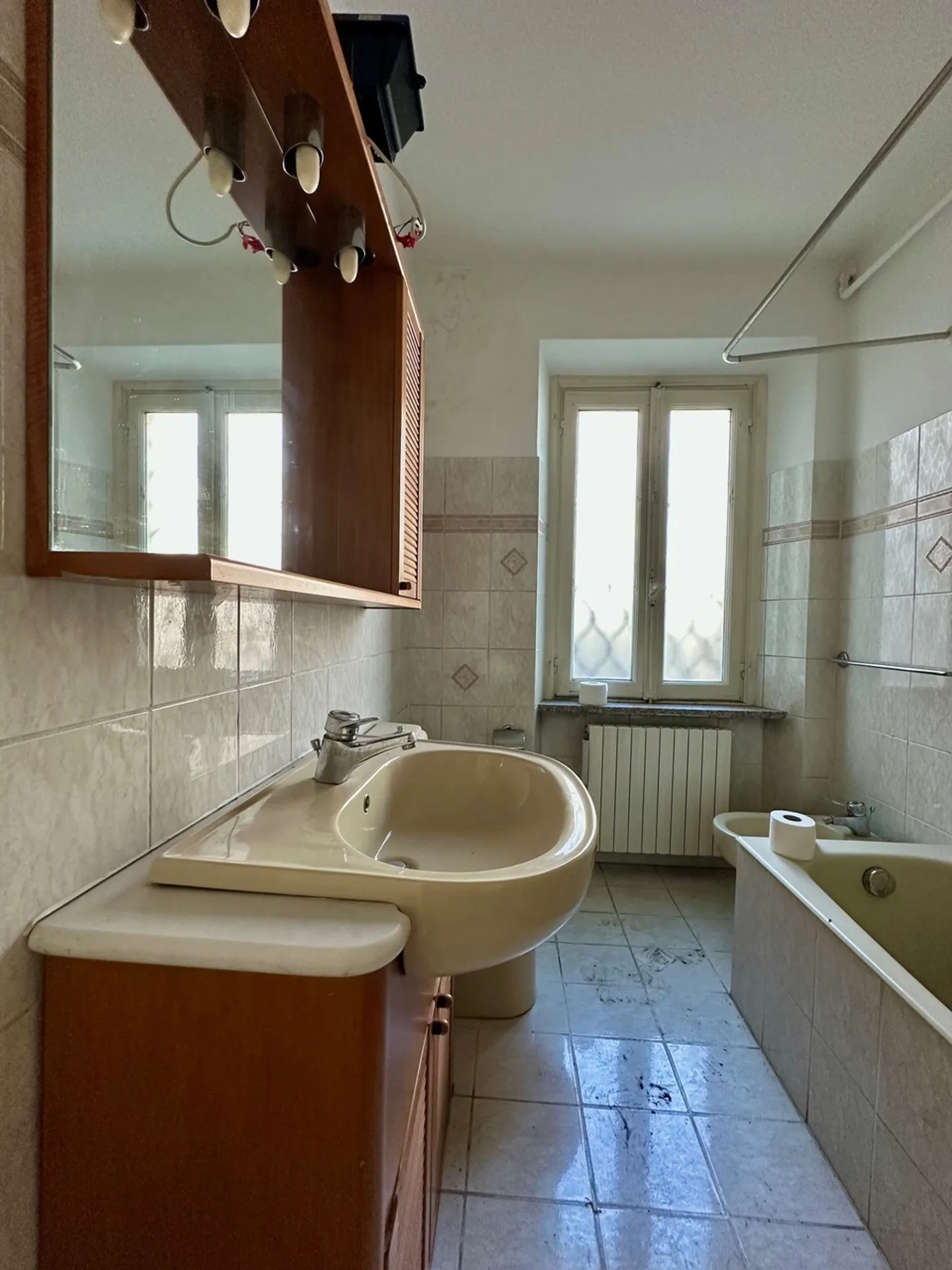 Gemischt genutztes Gebäude mit Innenhof - Foto 6 von 29