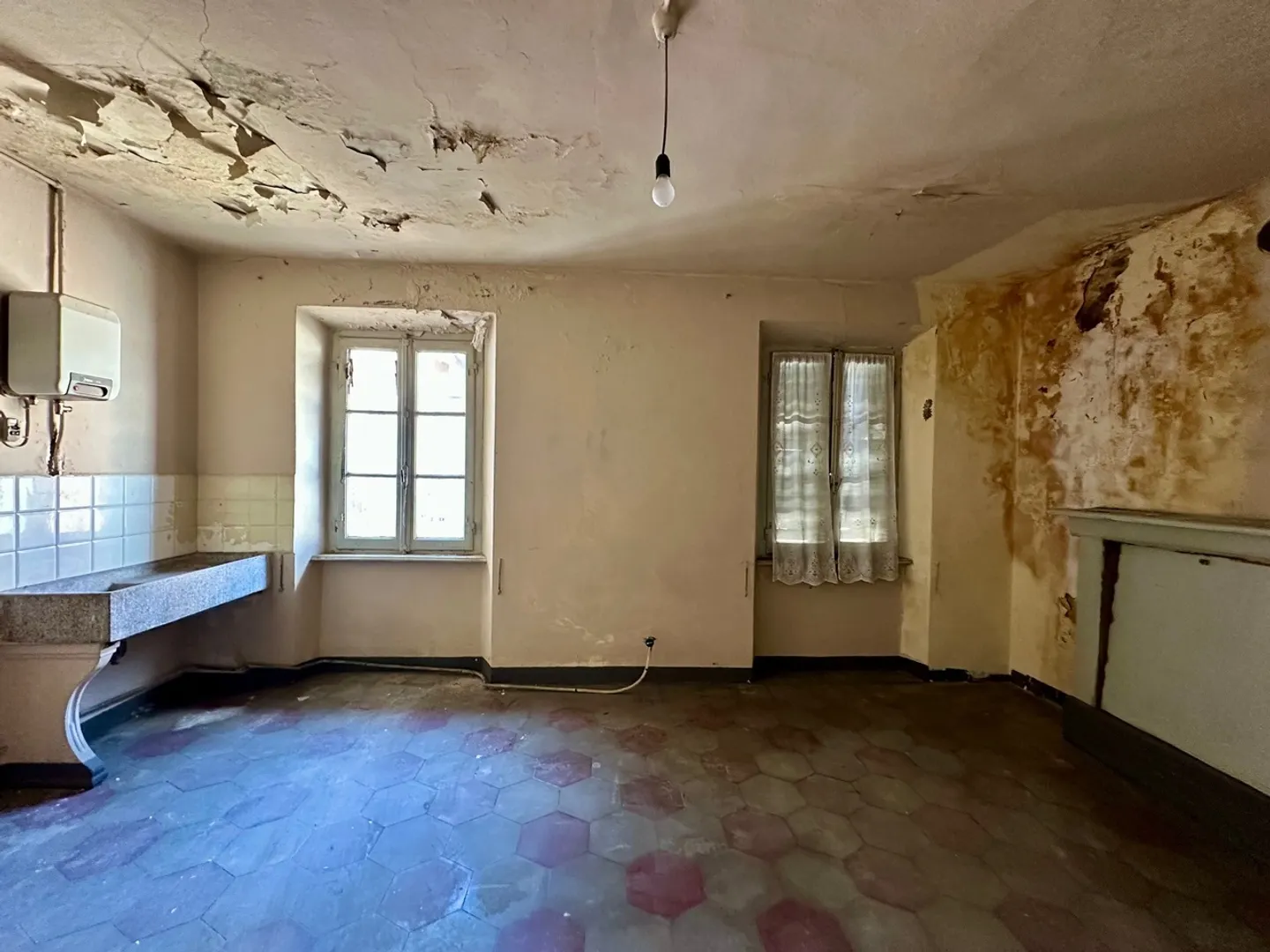 Gemischt genutztes Gebäude mit Innenhof - Foto 16 von 29