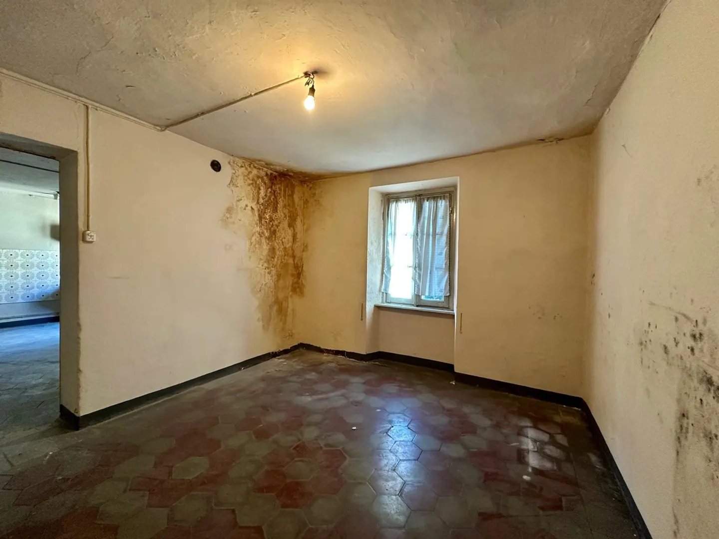 Gemischt genutztes Gebäude mit Innenhof - Foto 17 von 29