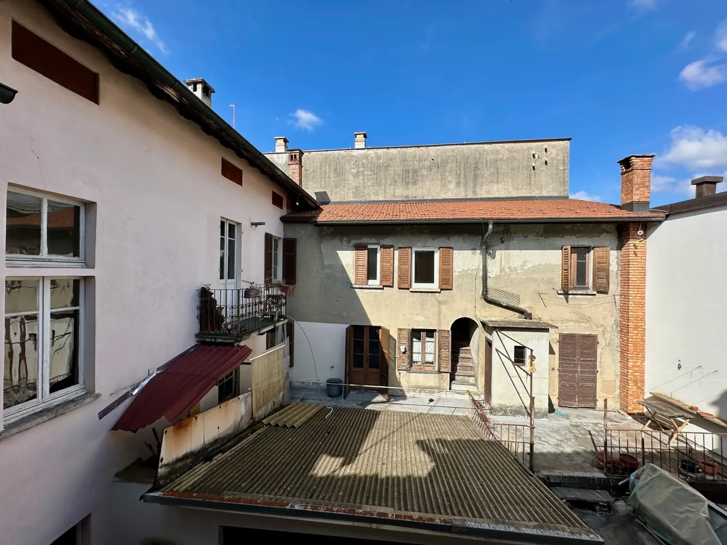 Gemischt genutztes Gebäude mit Innenhof - Foto 18 von 29