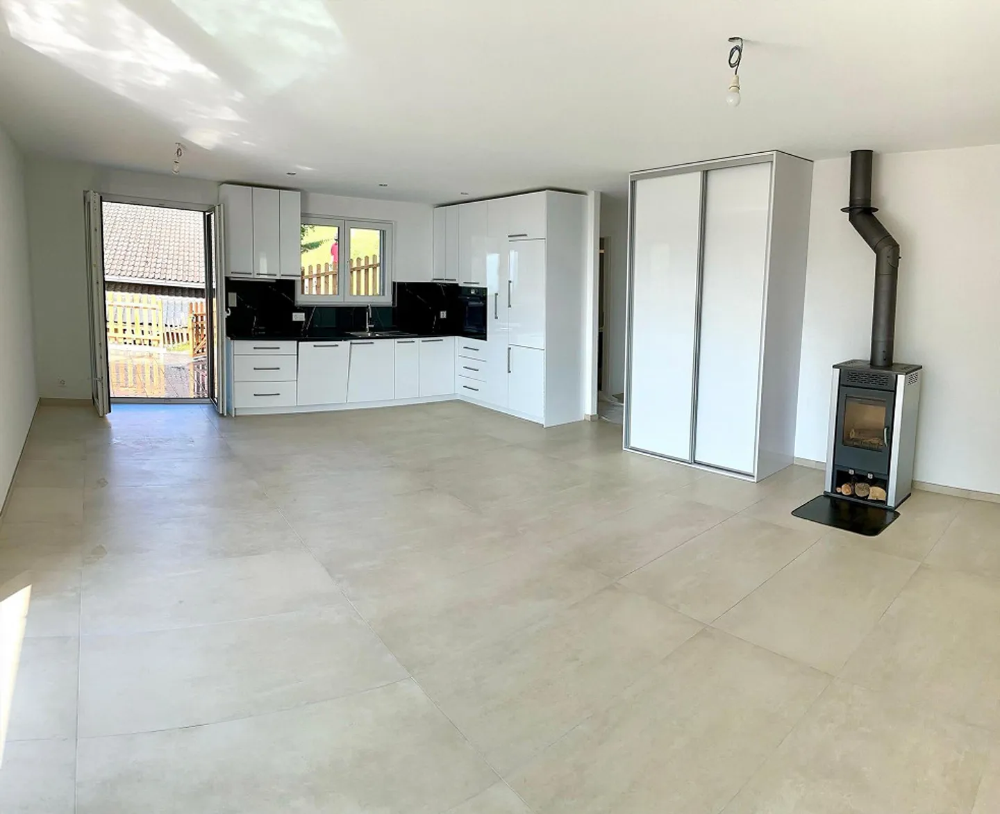 Charmant appartement de 4.5 pièces à Miex, VS - Photo 2 sur 11