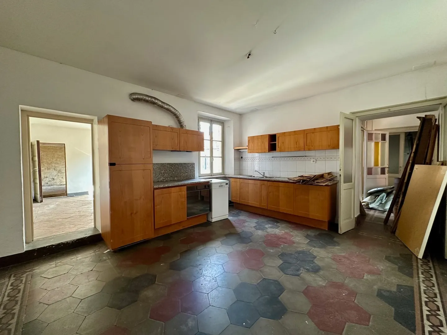 Gemischt genutztes Gebäude mit Innenhof - Foto 25 von 29