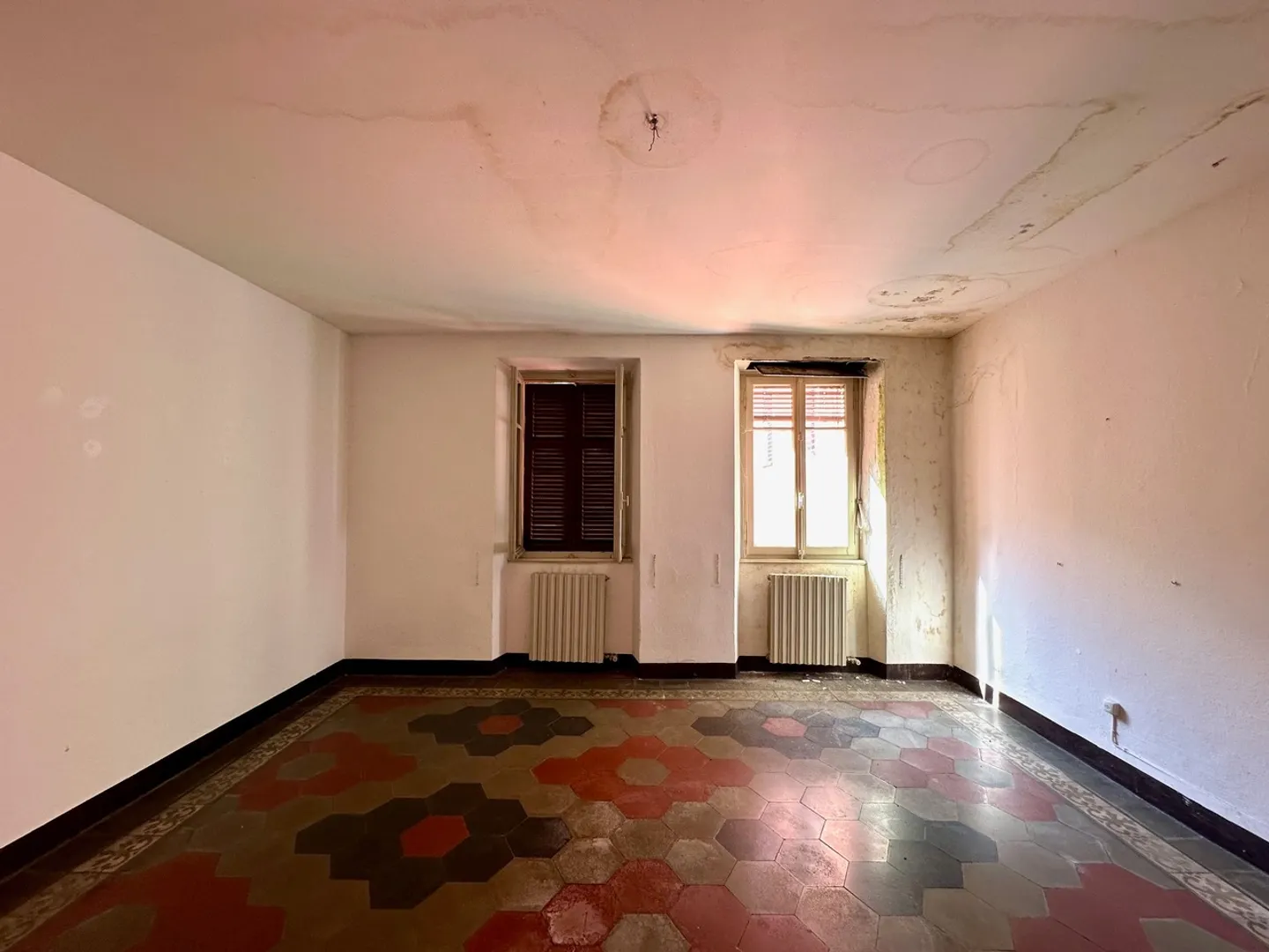 Gemischt genutztes Gebäude mit Innenhof - Foto 26 von 29