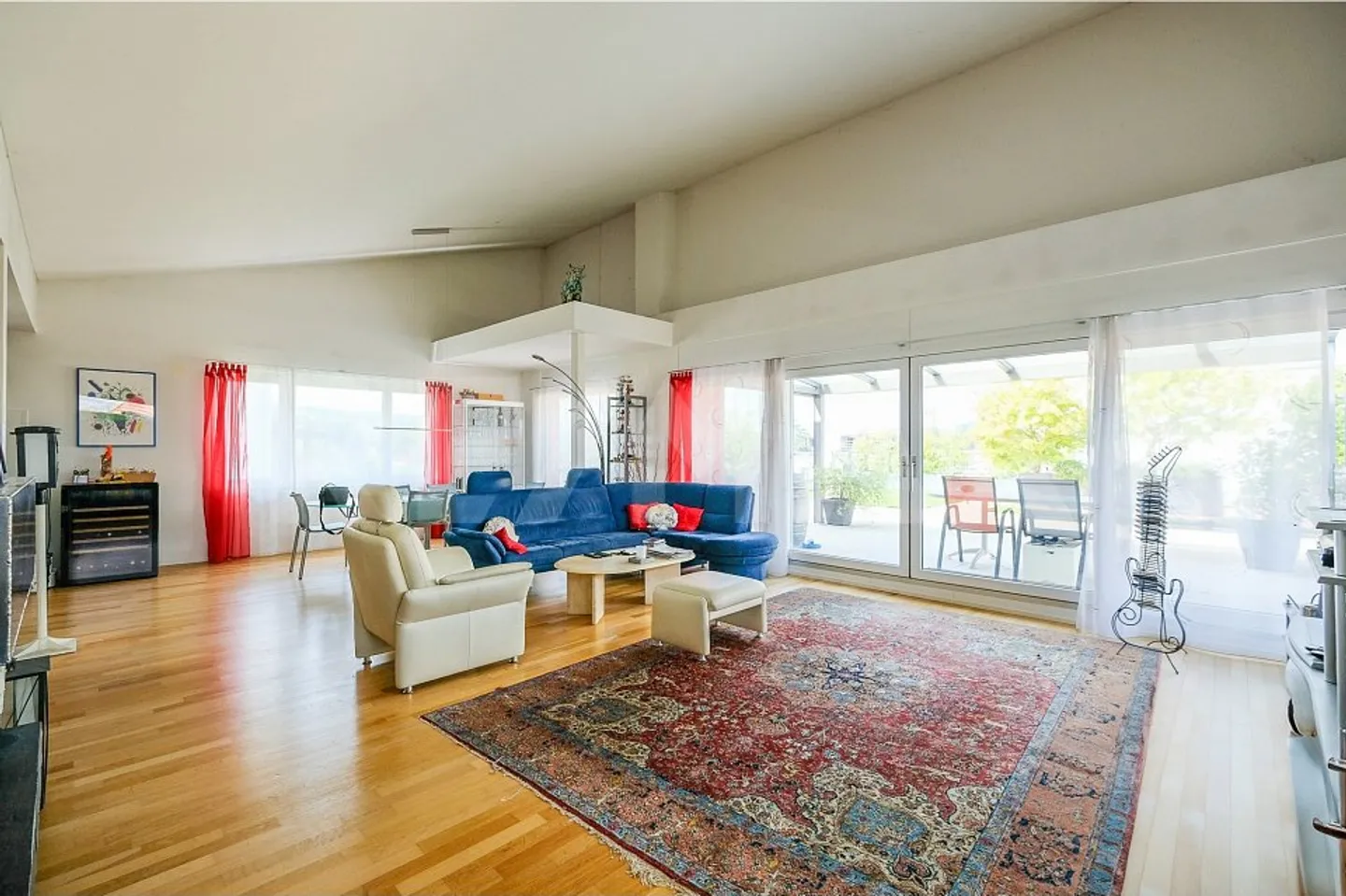 Einzigartige und aussergewöhnliche 4.5 Zimmer-Maisonettewohnung in ehemaligem Druckereigebäude - Foto 5 von 13