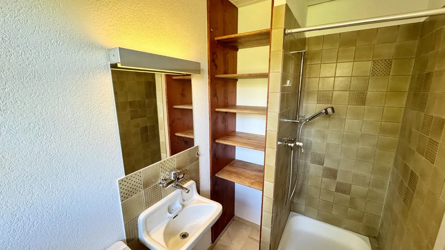 5.5 Room House - Photo 7 of 15