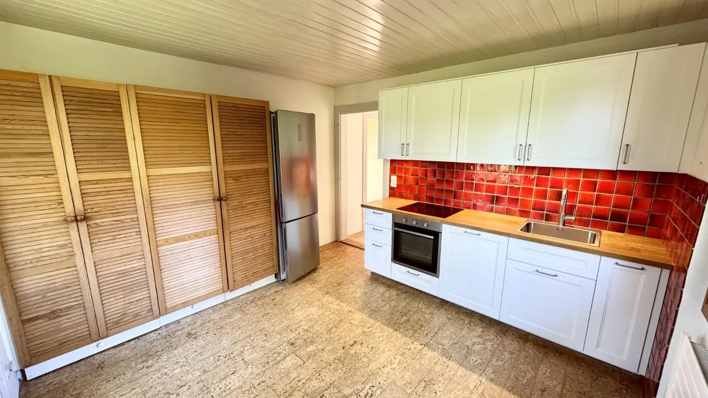 5.5 Room House - Photo 8 of 15