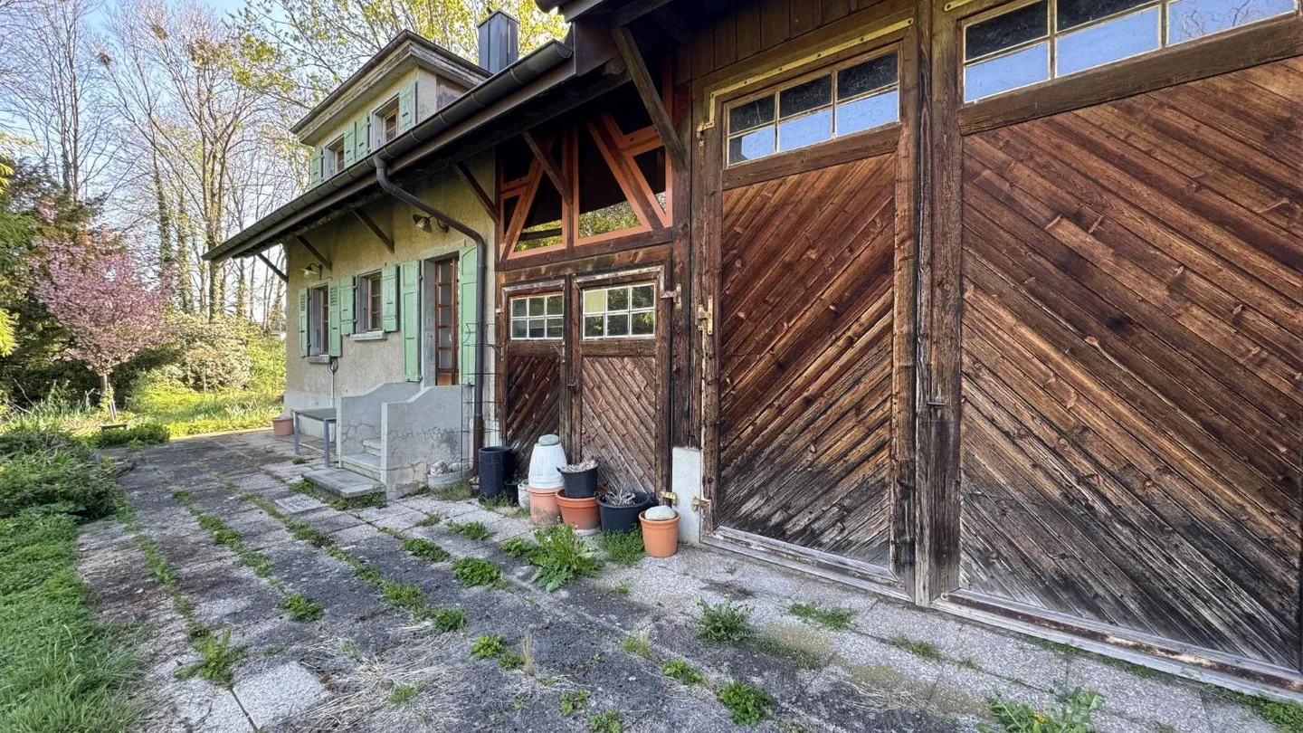 5.5 Room House - Photo 12 of 15