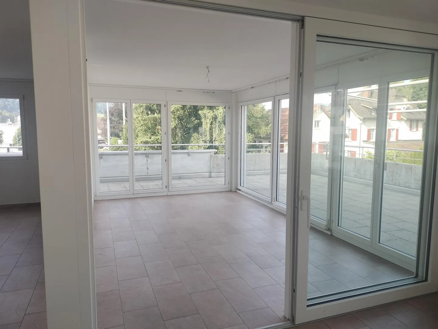 Appartamento attico luminoso con ampia terrazza e giardino d'inverno - Foto 2 di 18