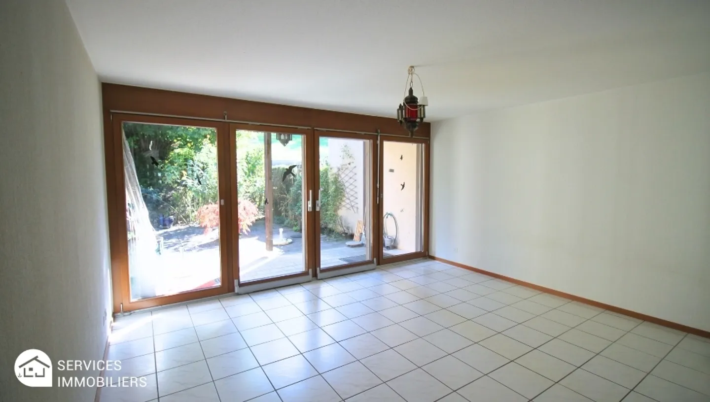 Designer Character House with Garden - Photo 5 of 12