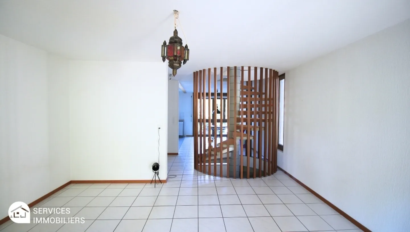 Designer Character House with Garden - Photo 6 of 12