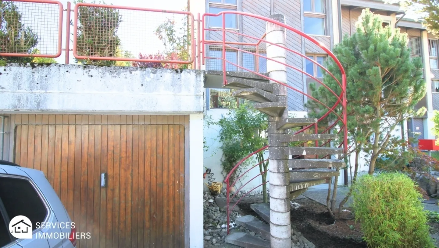 Designer Character House with Garden - Photo 11 of 12