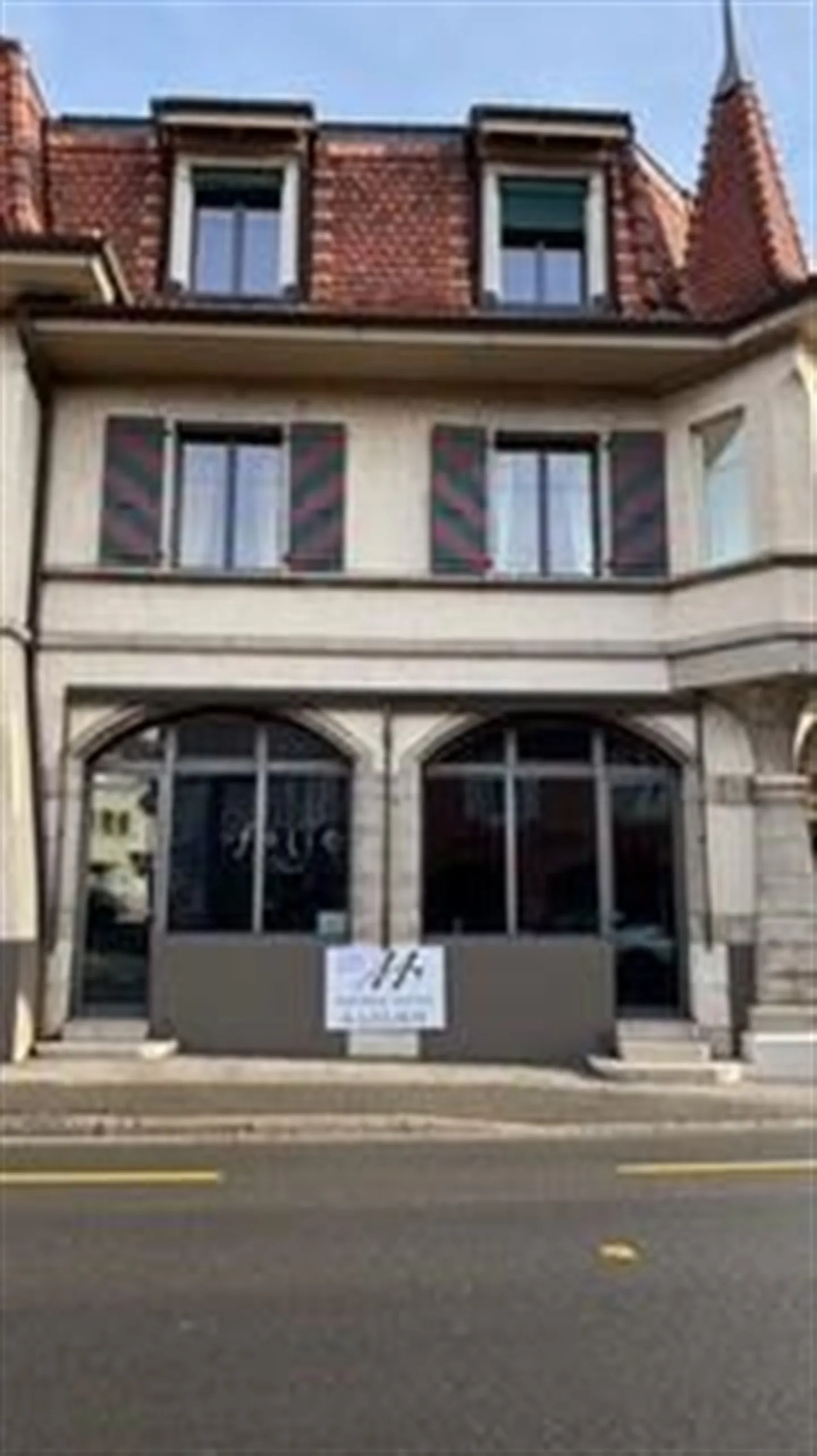 Affitto - Spazi commerciali nel centro di Bevaix - Foto 1 di 2