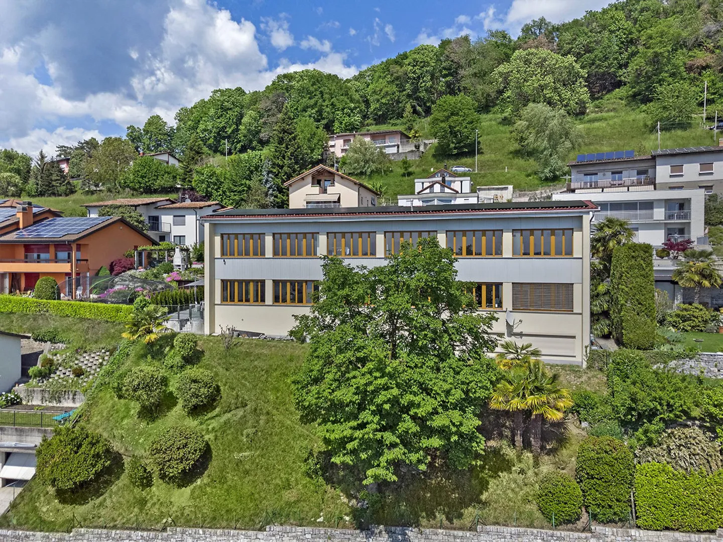 Maison plurifamiliale avec vue dégagée, jardin - Photo 1 sur 12