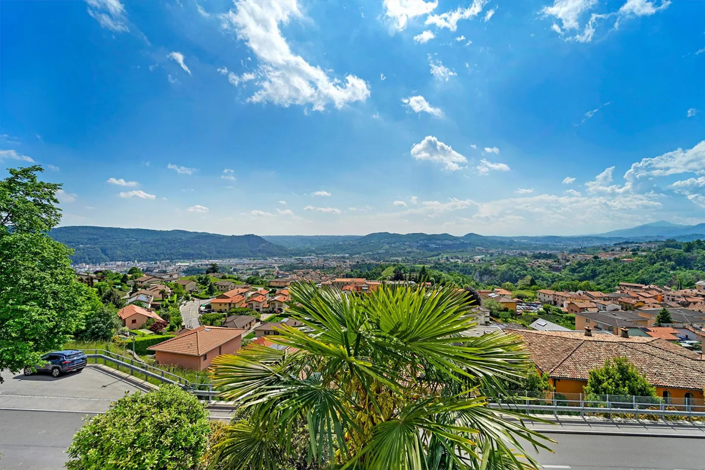 Maison plurifamiliale avec vue dégagée, jardin - Photo 2 sur 12